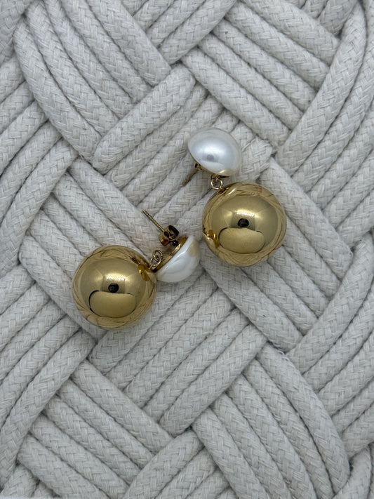 Vintage Gold Round Earrings